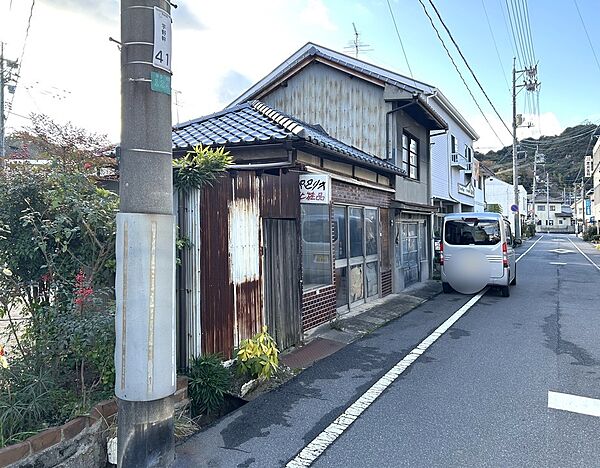 生活利便施設が集まる中心エリア中心部に近く、買い物・医療・公共施設が徒歩圏内。車を使わない生活も検討できる、利便性の高い住環境です。