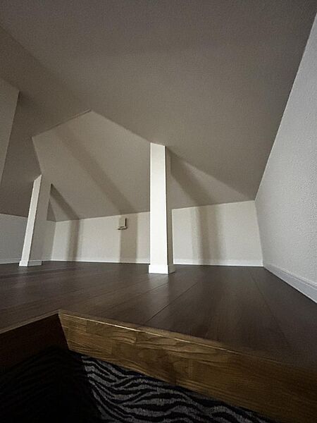 20帖の大容量小屋裏収納。季節物も趣味道具も余裕で収まる大型収納空間です。