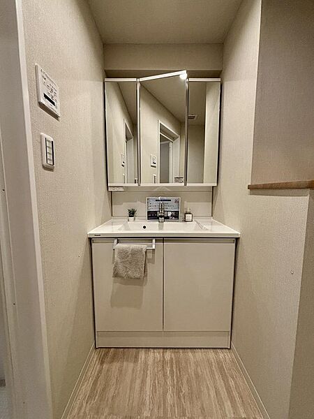 収納力のある使いやすい洗面台。