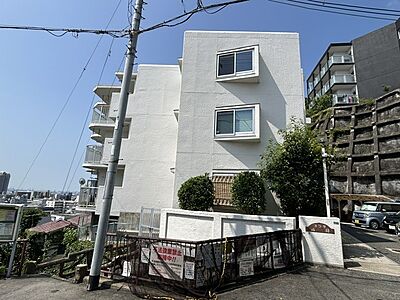 外観：防犯カメラもあります