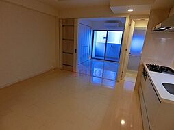 Mid Court 新大阪 3階1LDKのリビング/ダイニング