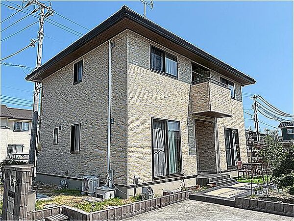 建物外観です。シンプルで地震にも強い無駄のない設計です。