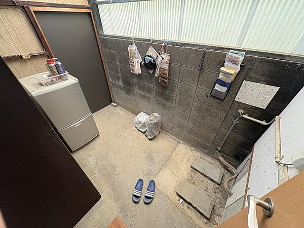 キッチン脇には便利な土間スペース。
