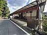 外観：北側からの外観です。駐車場と2階の玄関があります。