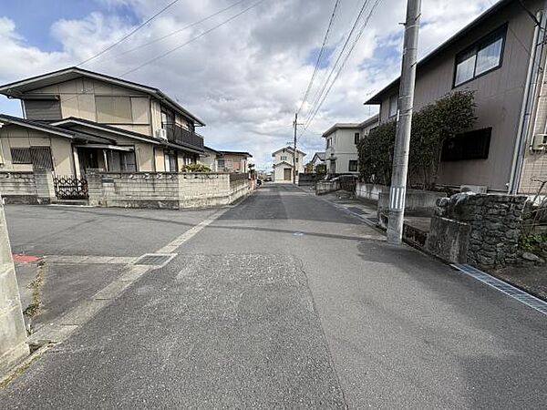 建物南側の全面道路です。幅6ｍいわき市道。
