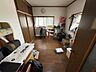 室内：二階北西側洋室6帖。