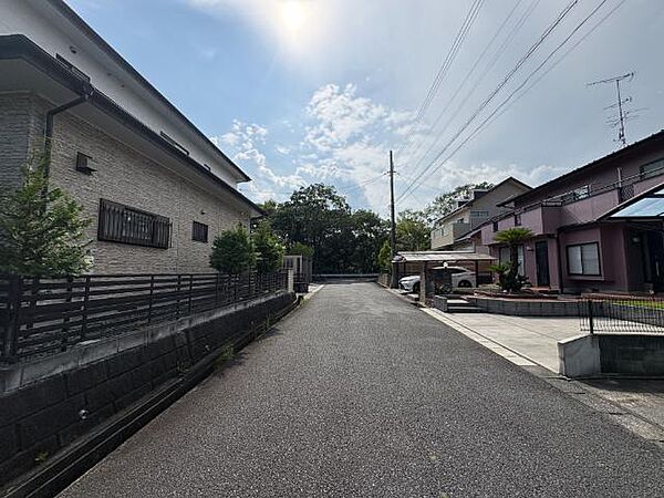 前面道路は幅6ｍのいわき市道です。