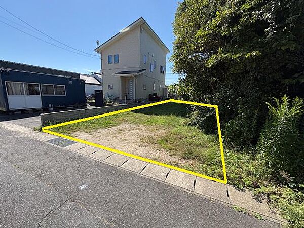 土地の写真を別角度から撮影。