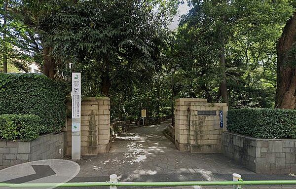 有栖川宮記念公園 徒歩7分。 510m