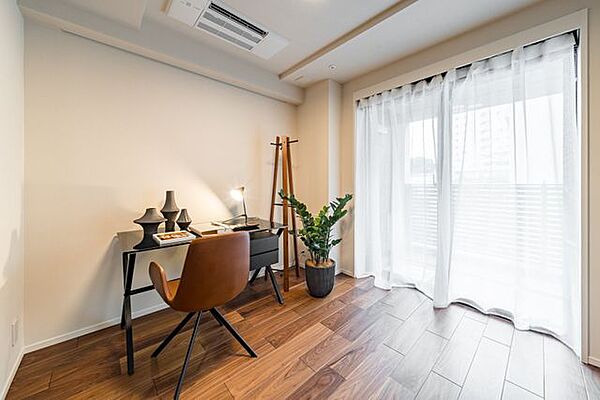 洋室もビルトインエアコンを設置しており、天井がすっきりとした開放的な居住空間です。