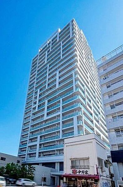 地上24階建て地下1階付き。2027年7月築とまだ新しく、JR中央線・総武線・東西線が利用可能な中野駅まで徒歩6分の立地。