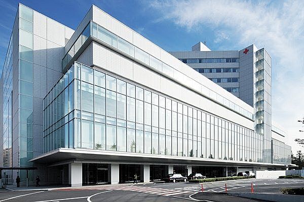 日本赤十字社医療センター 徒歩7分。 500m
