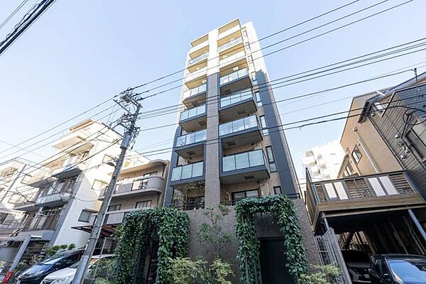 都営大江戸線・都営新宿線「森下」駅より徒歩3分、忙しい朝に余裕がうまれる駅近物件。徒歩圏内で5駅4路線利用可能。