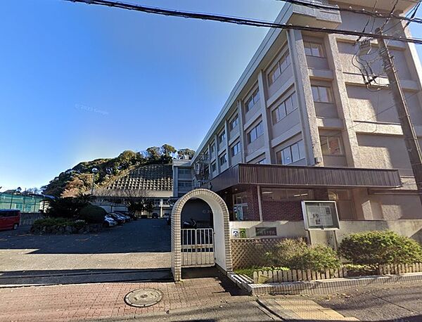 横須賀市立鴨居中学校（1200m）