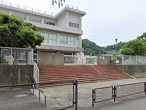 横須賀市立神明中学校（1300m）