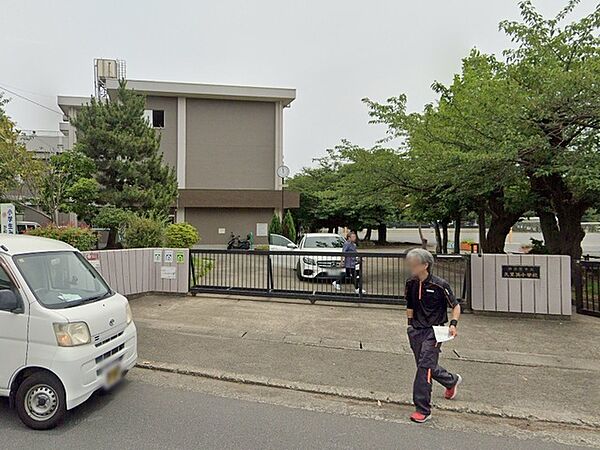 横須賀市立久里浜小学校（1100m）