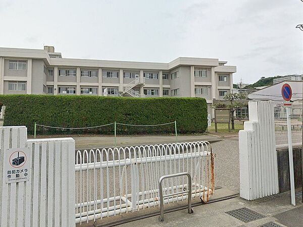 横須賀市立久里浜中学校（2100m）