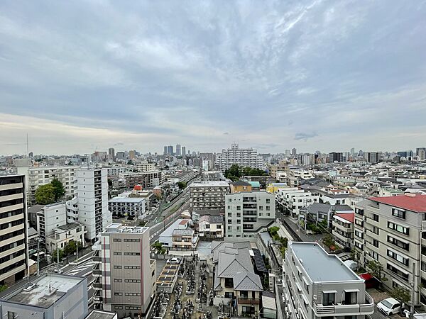 リビングダイニング北側開口部からの北側の眺望（眺望は永続的に保証されるものではありません）