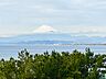 その他：朝は澄んだ空気の中に浮かぶ富士の姿に背筋が伸び、昼は陽光にきらめく相模湾が心を解き放ち、夕暮れには江の島越しに染まる空が、静かな感動をもたらす。
