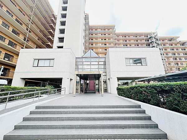 風格あるマンションは、周囲の景観と調和し品位を漂わせています。温かみに包まれた住まいで、心豊かな日々をお過ごしください。