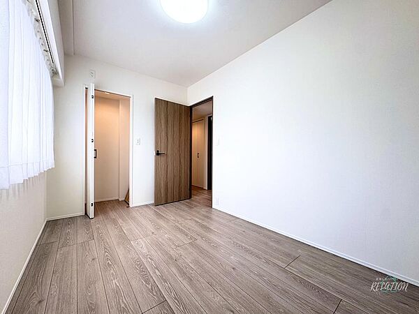 ゲストルーム、書斎、趣味の部屋、子供部屋など、様々な用途に合わせて活用できます。家族の成長やライフスタイルの変化に合わせて、自由に使い分けることができる点が魅力です。