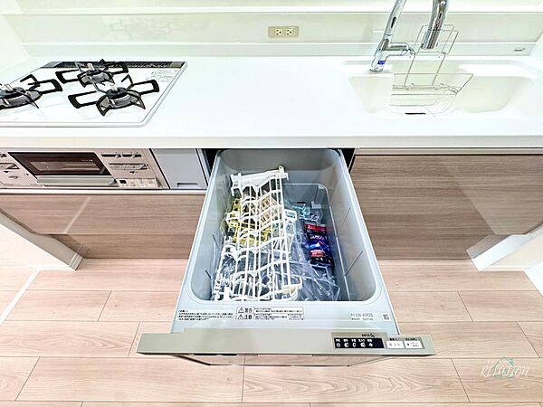 食器洗浄乾燥機付きのキッチンは、忙しい日常をサポートし、家族との時間をより豊かにしてくれる心強い味方です。家事の負担を軽減し、贅沢な暮らしを手に入れませんか？