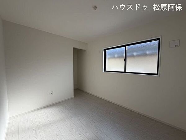 2階5.3帖の洋室