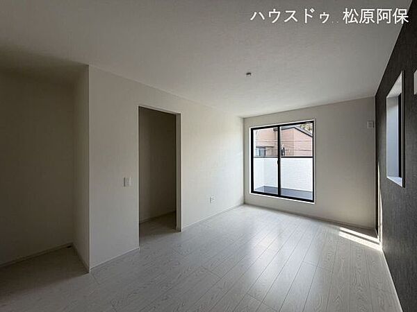 2階8帖の洋室