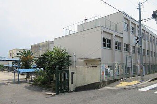 藤井寺市立道明寺東小学校 630m