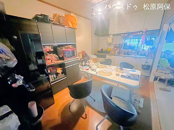 2面採光の明るい居室洋室は2面に窓があり、風通し・日当たり共に良好です。主寝室や子供部屋としても快適に過ごせます。