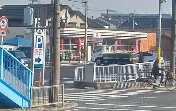 セブン-イレブン 松原岡4丁目店 610m
