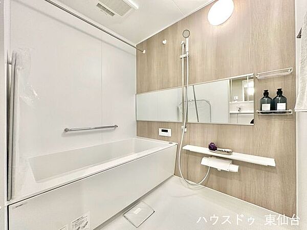 ゆったり入浴できるサイズ感で疲れを癒せる。