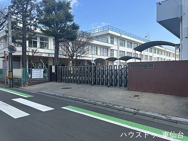 仙台市立八軒中学校 810m