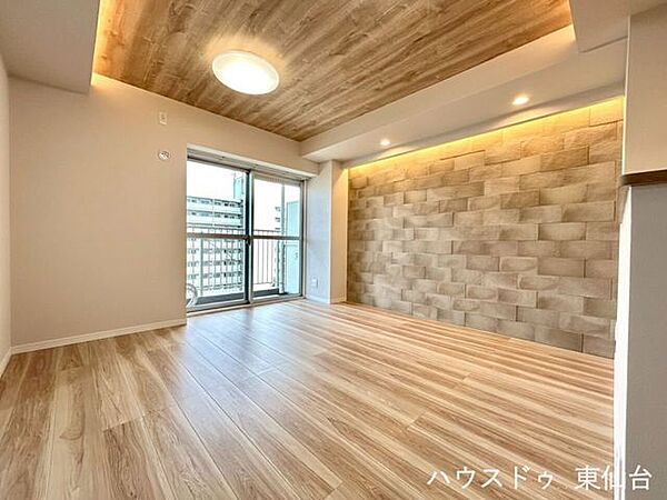 採光を確保しながらも余白がある、落ち着いた雰囲気のリビングです♪