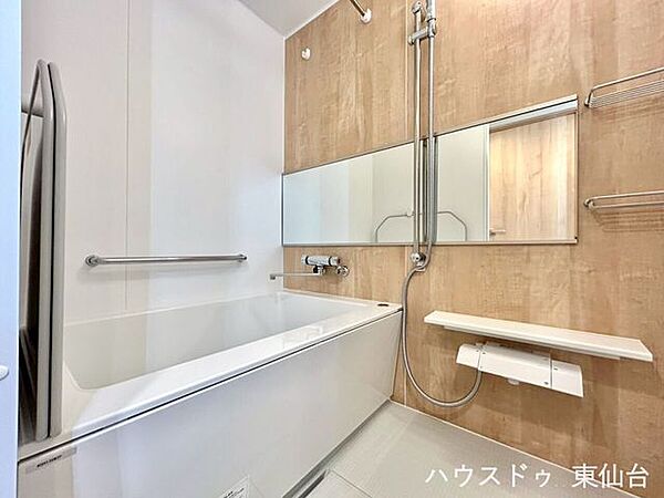 入浴以外はお洗濯物も乾かしてくれる働きもののお風呂です♪