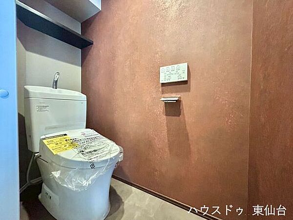 シンプルイズザベストトイレ♪もちろん温水洗浄便座付きです♪