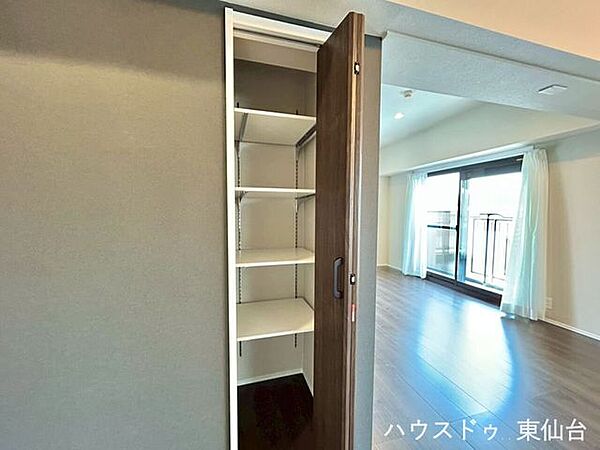 棚付きで空間を有効に使えますね♪