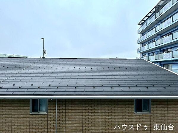大きな窓から明るい光が入り、開放感のある眺めが楽しめます♪