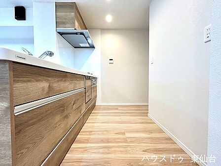お好みのカップボードを置くスペースもありますね♪