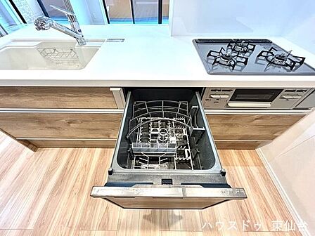 暮らしの相棒ビルトイン食洗器♪3口コンロでメインとおかずとスープが一気に調理できますね♪
