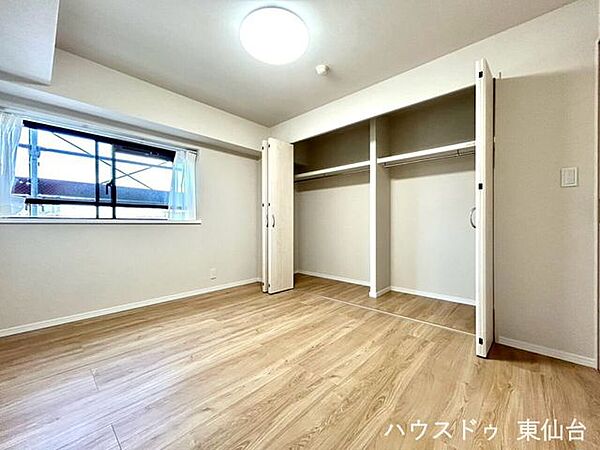 主寝室に最適な広さで収納計画も立てやすい。