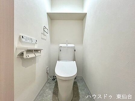 トイレはシンプルなデザインでお掃除もしやすそうです♪