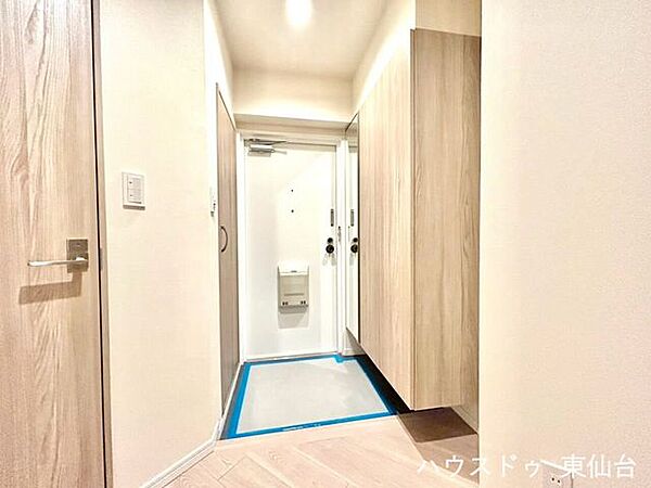 玄関と廊下に段差が少なくフラットのため全体的に広く見え、一体感があります。