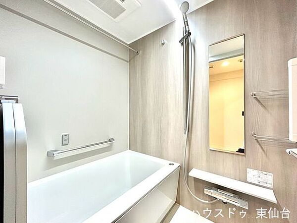 入浴以外はお洗濯物も乾かしてくれる働きもののお風呂です♪