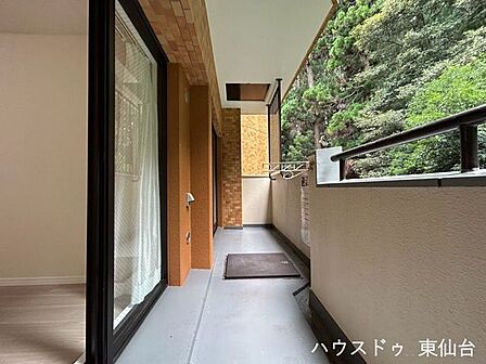 南西向きのバルコニーは日当たりも良好です。