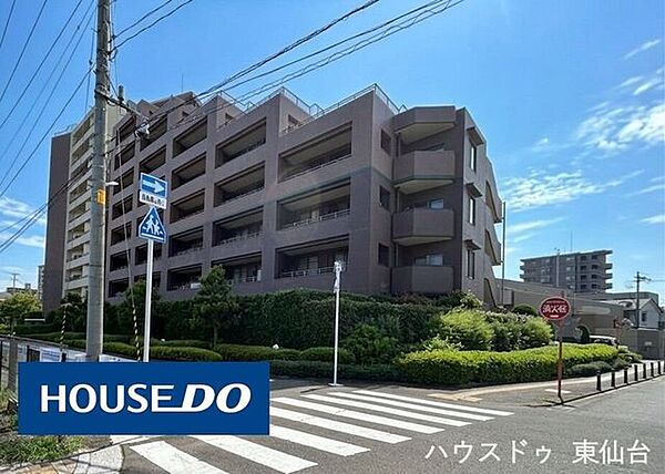 8階南東角部屋ですので日当たり良好♪近隣施設充実していますね。