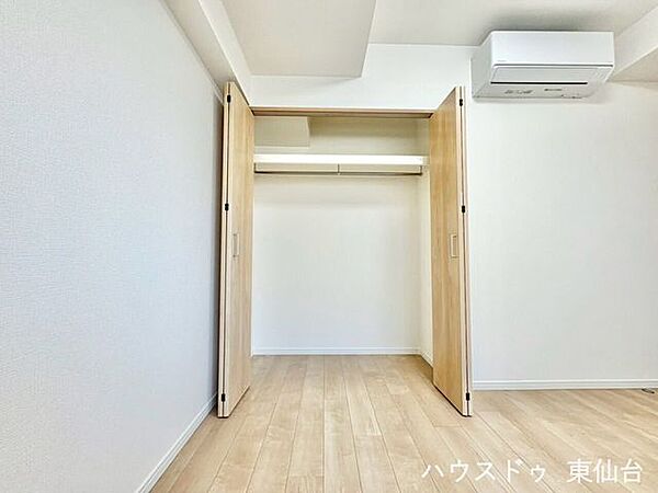 開け閉めしやすい両開き扉で、忙しい朝もスムーズに