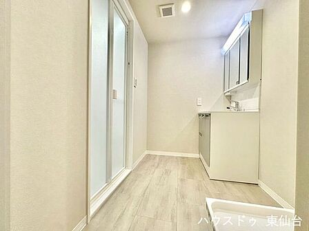 清潔感と機能性を兼ね備えた、使いやすい洗面空間