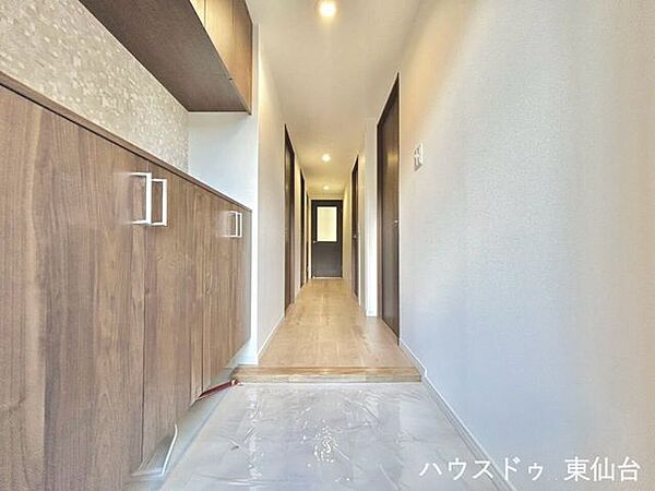 程よく抜け感があって圧迫感が抑えられたおもてなしの玄関です♪