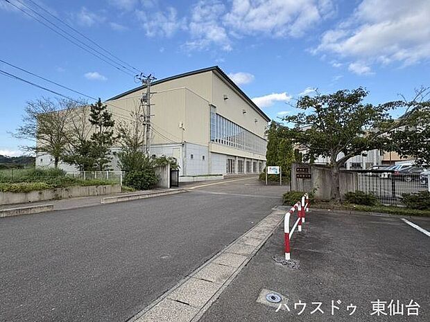 利府町立利府西中学校 1950m
